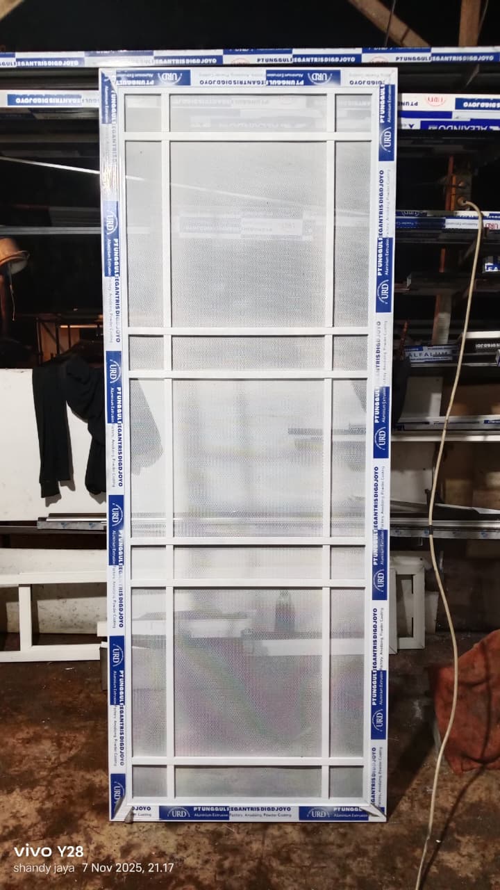 Foto indah produk yang tertata rapi